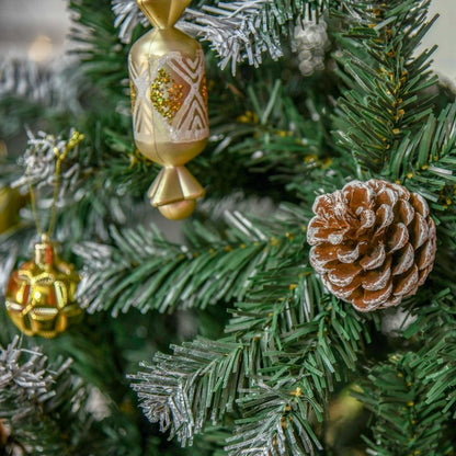 Kunstkerstboom – Nepboom – Kunstkerstboom Met Dennentakken – Kerstversiering – Kerstboom 150 cm – 676 Takken Tips – Vuurvast En Sneeuw Geblakerd