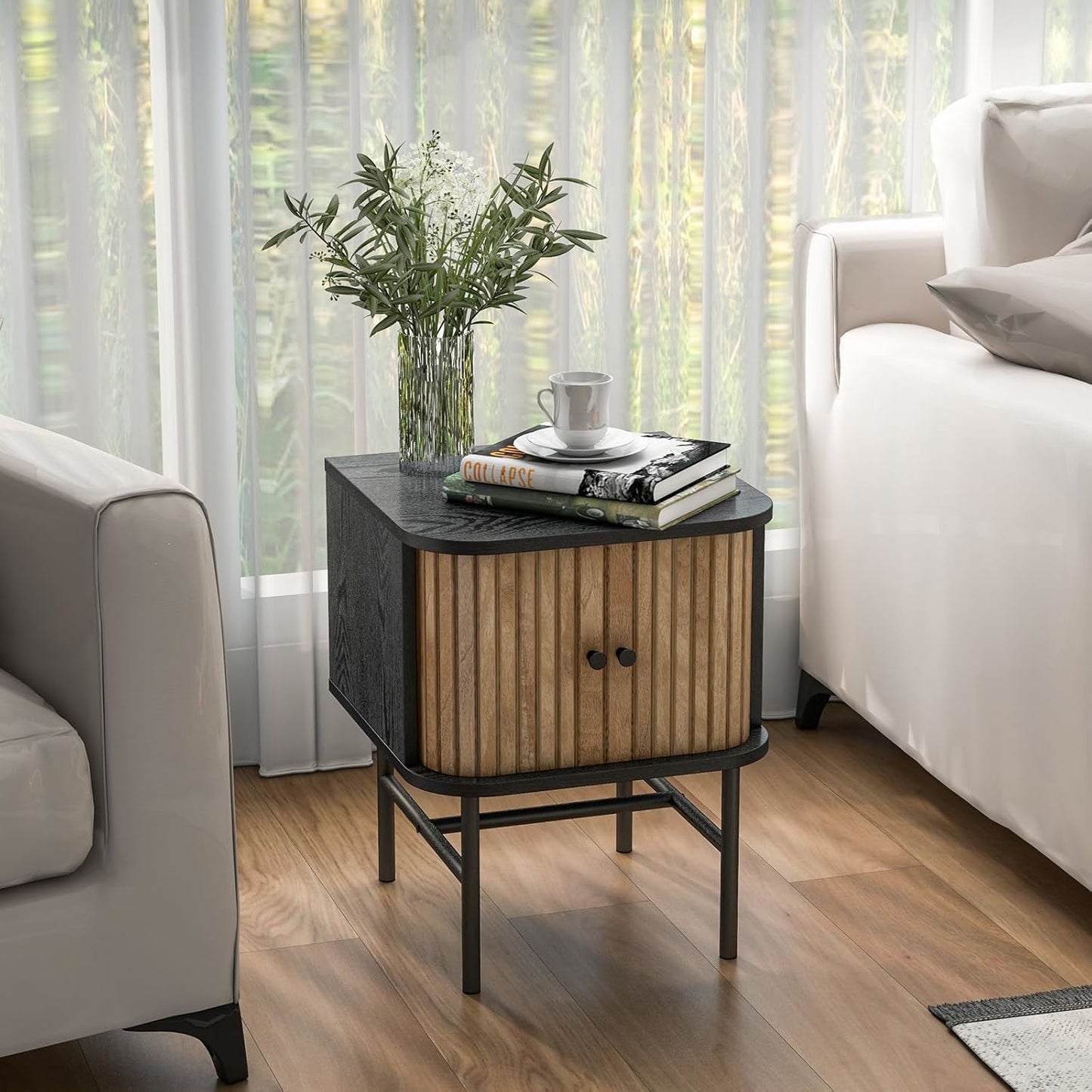 Nachtkastje – Bijzettafel – Ladekast – Nachtkastjes – Opbergkast – Zwart – Mid-Century Modern – Schuifdeuren – Compact Design – Hout en Metaal