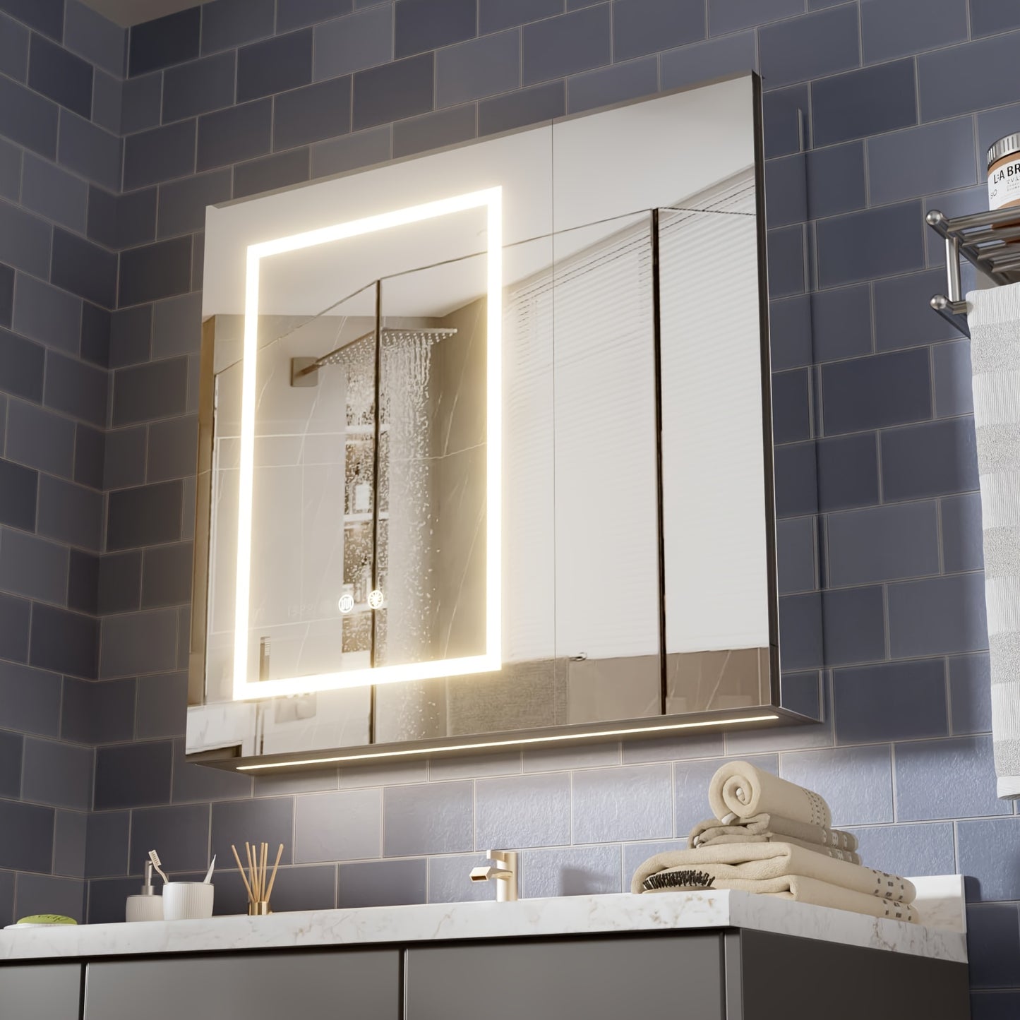 Badkamerspiegel – Spiegelkast – Wandkast – Spiegelwandkast – Opbergkast – Wit glazen oppervlak – Roestvrijstalen frame – 75x70x13 cm – Wandmontage – Geen elektriciteit nodig