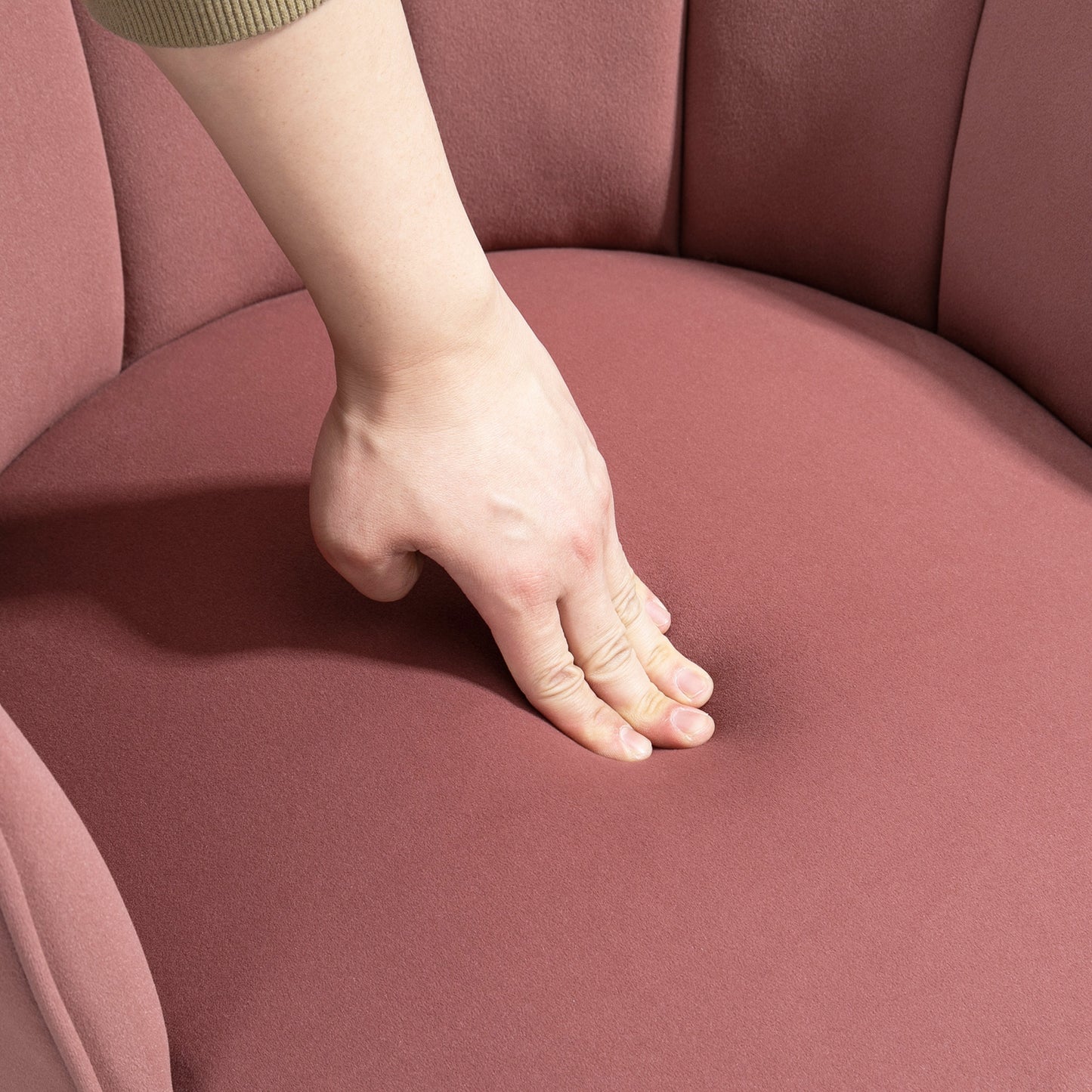Fauteuil – Loungestoel – Relaxstoel – Leunstoel – Schelpvormige Lounge Chair – Roze Velvet Bekleding – Houten Poten – Compact Design