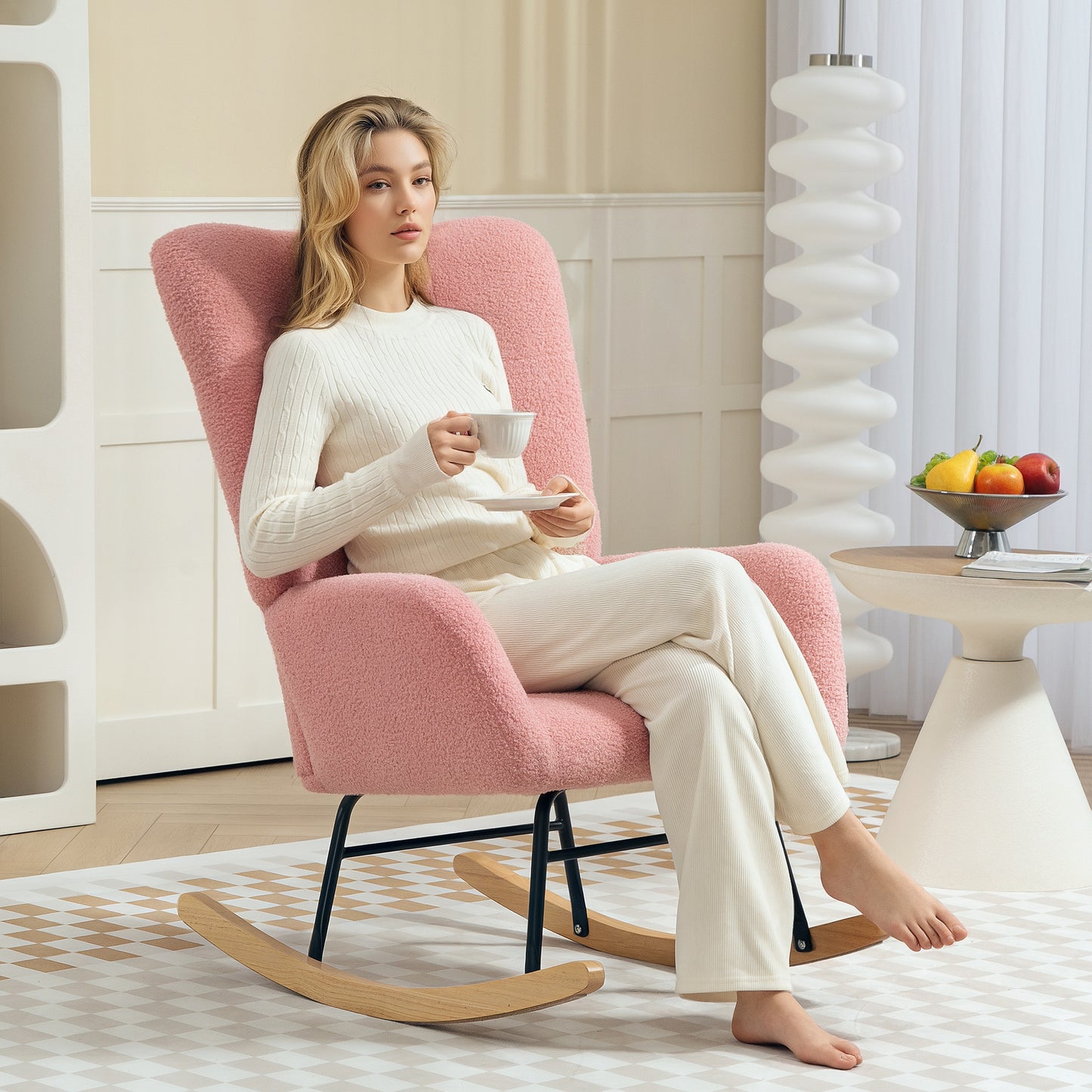 Schommelstoel – Relaxstoel – Fauteuil – Schommelstoelen – Loungestoel – Teddy Velvet – Met Armleuningen – Houten Poten – 90°-115° Schommelbeweging – Brede Comfortabele Zitting – Roze