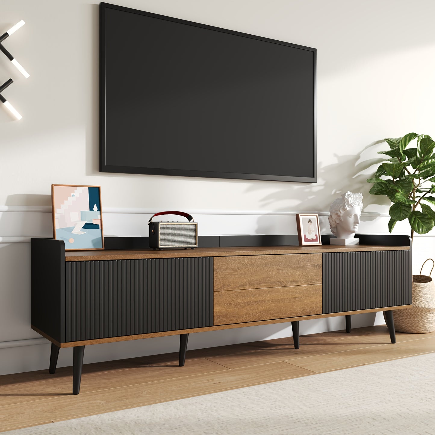 Tv-meubel – TV-Standaard – TV-Kast – Media Console – TV-Dressoir – Duurzaam Bamboe – Compact 3-Deurs Opbergruimte – Vrijstaand – Hoogte 68,5 cm