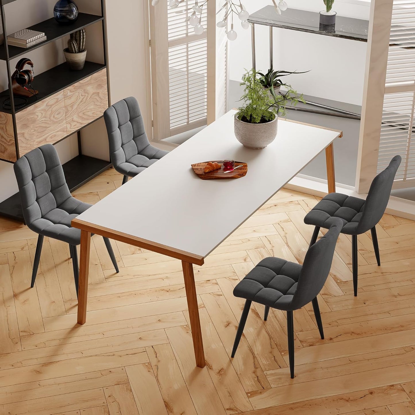 Eetkamerstoel – Stoel – Kuipstoel – Meubel – Zithoekstoel – Velvet Bekleding – Metalen Poot – Zithoogte 44 cm – Puntig Design