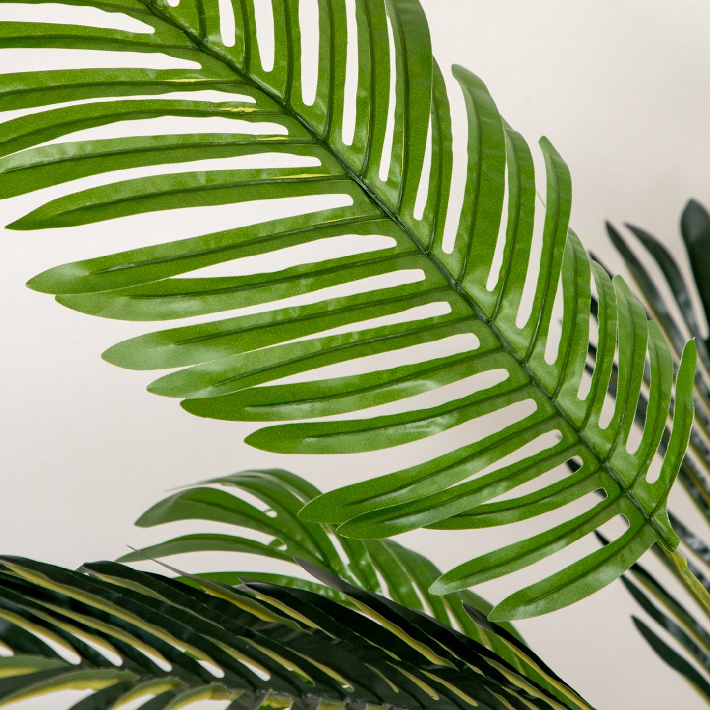 Kunstpalm – Kunstplant – Levensechte Palm – Nepplant – Decoratieve Plant – Inclusief Zwarte Pot – 150 cm Hoog – Onderhoudsvrij