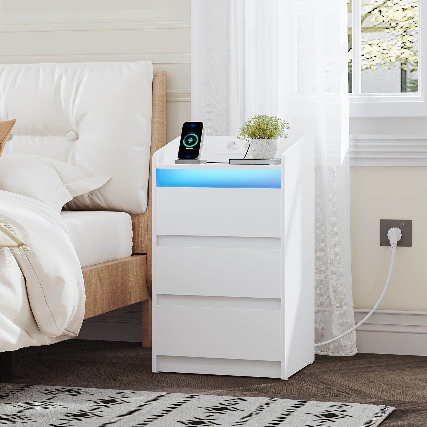 Nachtkastje – Bedside Table – Nachtkast – Bijzettafel – Smal Nachtkastje – Set van 2 – Oplaadstation met 2 AC & 2 USB Poorten – Sfeervolle LED-verlichting met Afstandsbediening – Wit – 3 Lades – Compact Design