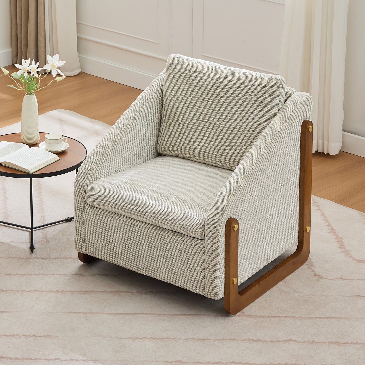 Fauteuil – Lounge Stoel – Leunstoel – Relax Stoel – Beige Chenille – Met Houten Armleuningen – Inclusief Zitkussen – Compact 73,5x73,5x73,5 cm