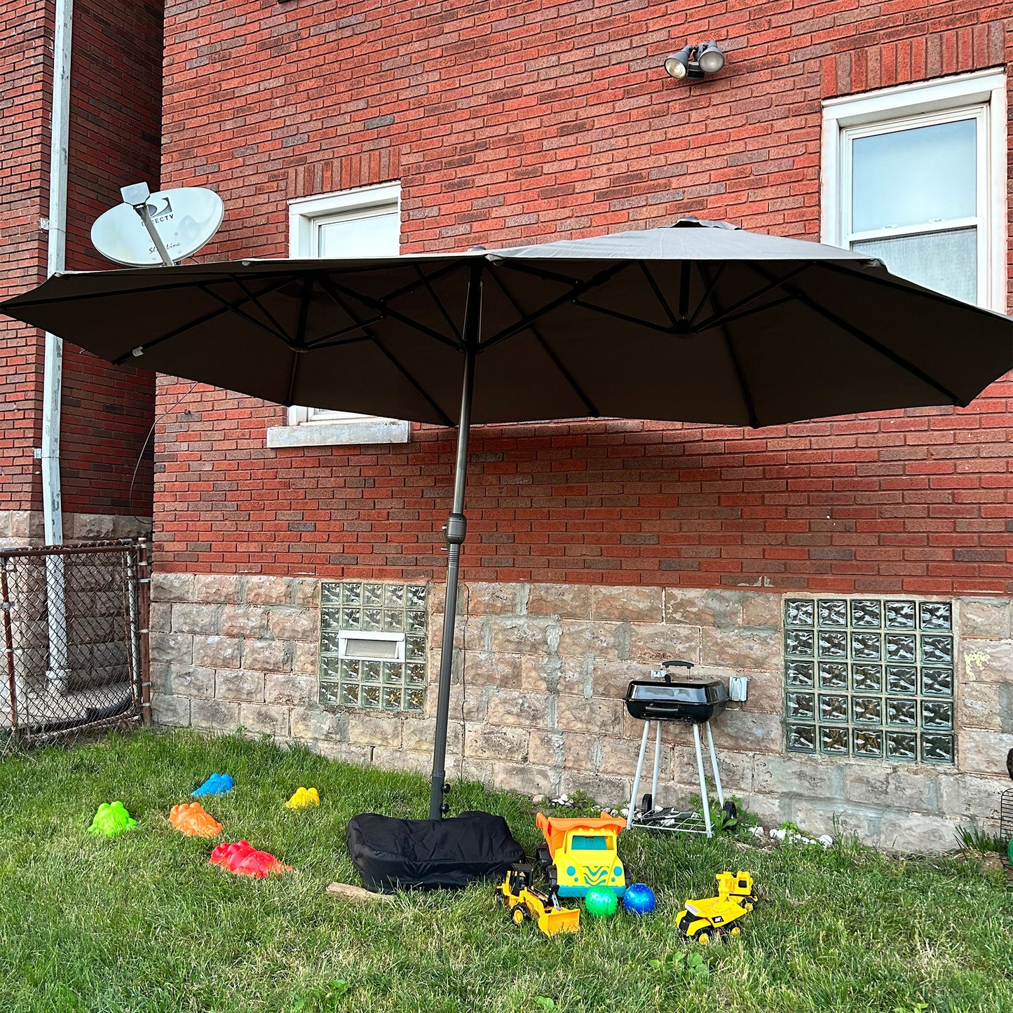 XXL Tuinparasol – Terrasparasol – Zonnescherm – Buitenparasol – Grote Parasol – Stalen Frame – Polyester Doek – Grijs – Met Voet En Knikhendel