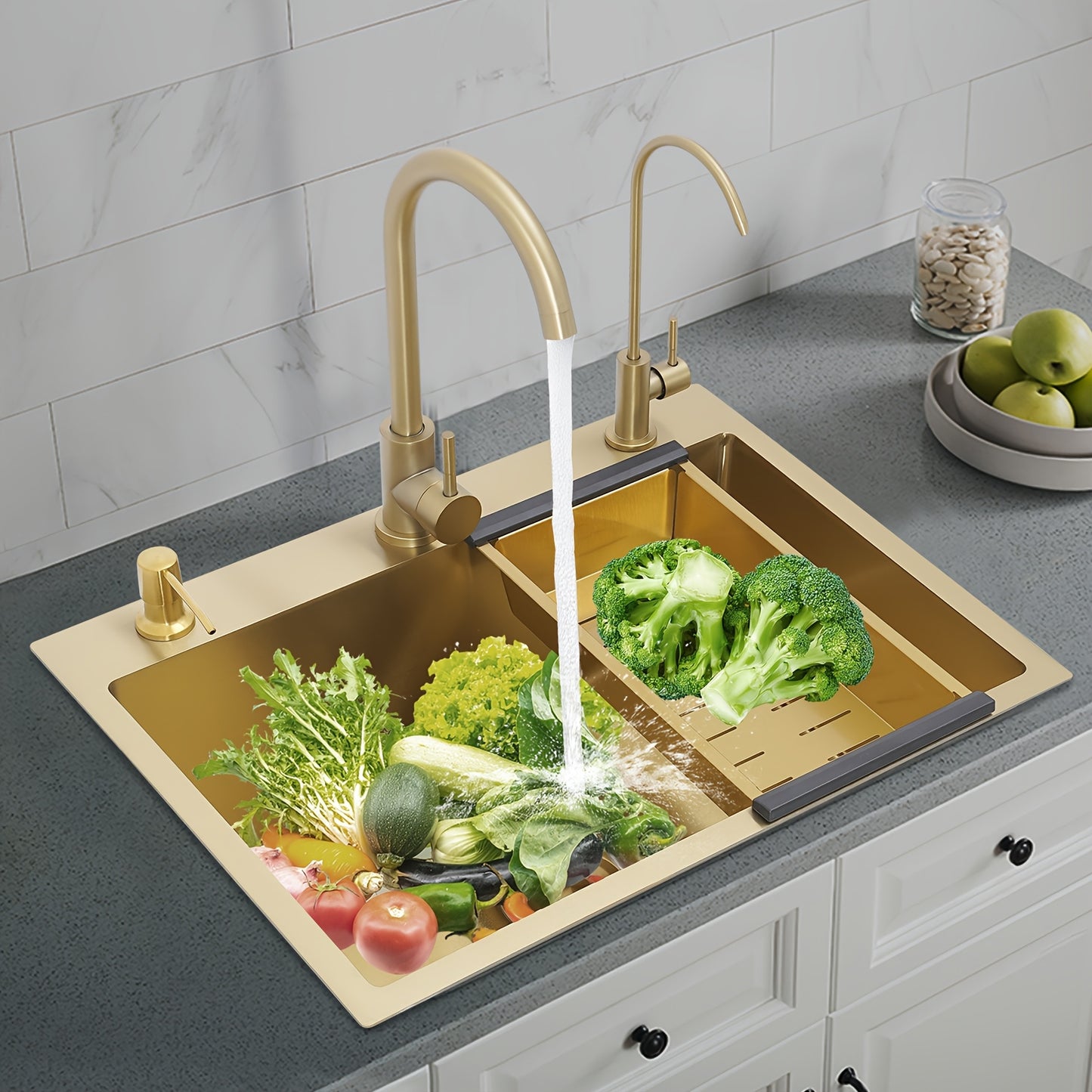 Enkele Spoelbak – Keukenspoelbak – Inbouwspoelbak – Onderbouwspoelbak – RVS Goudkleurig – 60x45 cm – Inclusief 2 Kraan Gaten, Zeepdispenser en Afloopmandje