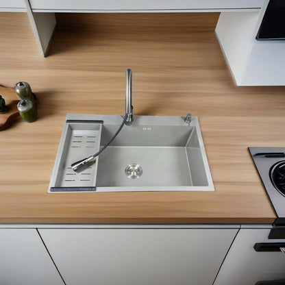 A Gray Stainless Steel Sink on The Table with Dimensions of 80X50X22Cm, a Handmade Sink with a Rotating And Extendable Faucet, Equipped with a Draining Basket And Soap Dispenser, Suitable for Kitchen And Bar Counters.