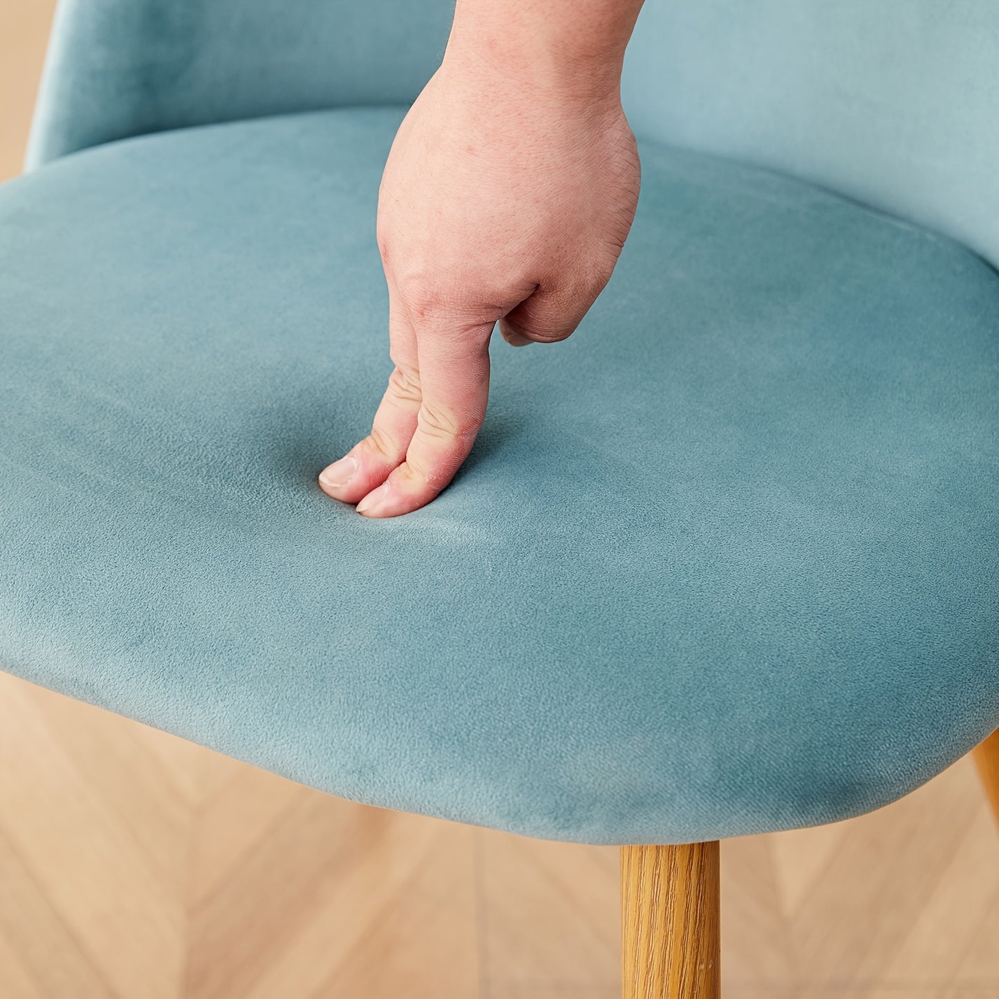 Eetkamerstoelen – Stoelen – Dining Chairs – Zithoekstoelen – Bureaustoelen – Groen Suède – Beukenhouten Frame – Ergonomisch Ontwerp – Polished Afwerking