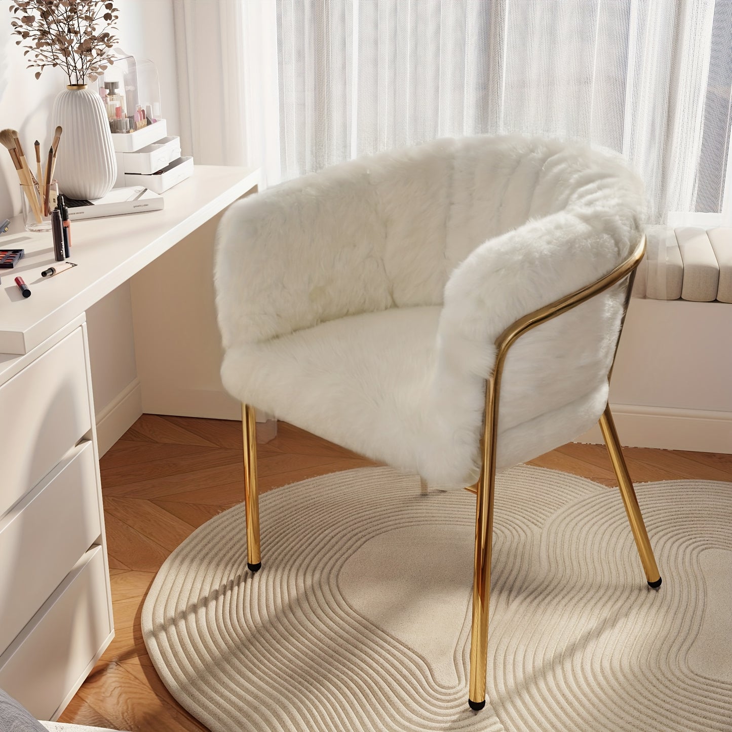 Fauteuil – Zetel – Accentstoel – Leunstoel – Eetkamerstoel – Beige – Plush Katoenachtige Bekleding – Stevig Metalen Frame Met Gouden Poten