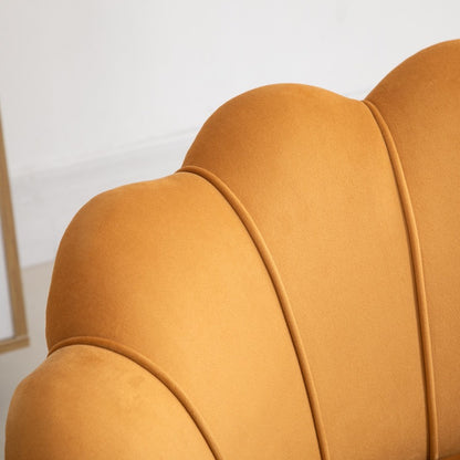 Shell Shape Fauteuil – Loungestoel – Accentstoel – Make-up Kruk – Zitstoel – Gele Velours Bekleding – Metalen Poten – Compact Design