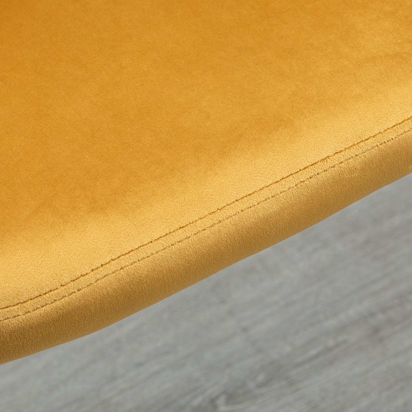 Scandinavische Eetkamerstoel – Stoel – Kuipstoel – Bistrostoel – Designstoel – Velvet Bekleding – Ergonomische Rugleuning – Set Van 4 – Met Metalen Zwarte Poten – Verkrijgbaar In Blauw, Lichtgrijs, Donkergrijs En Geel