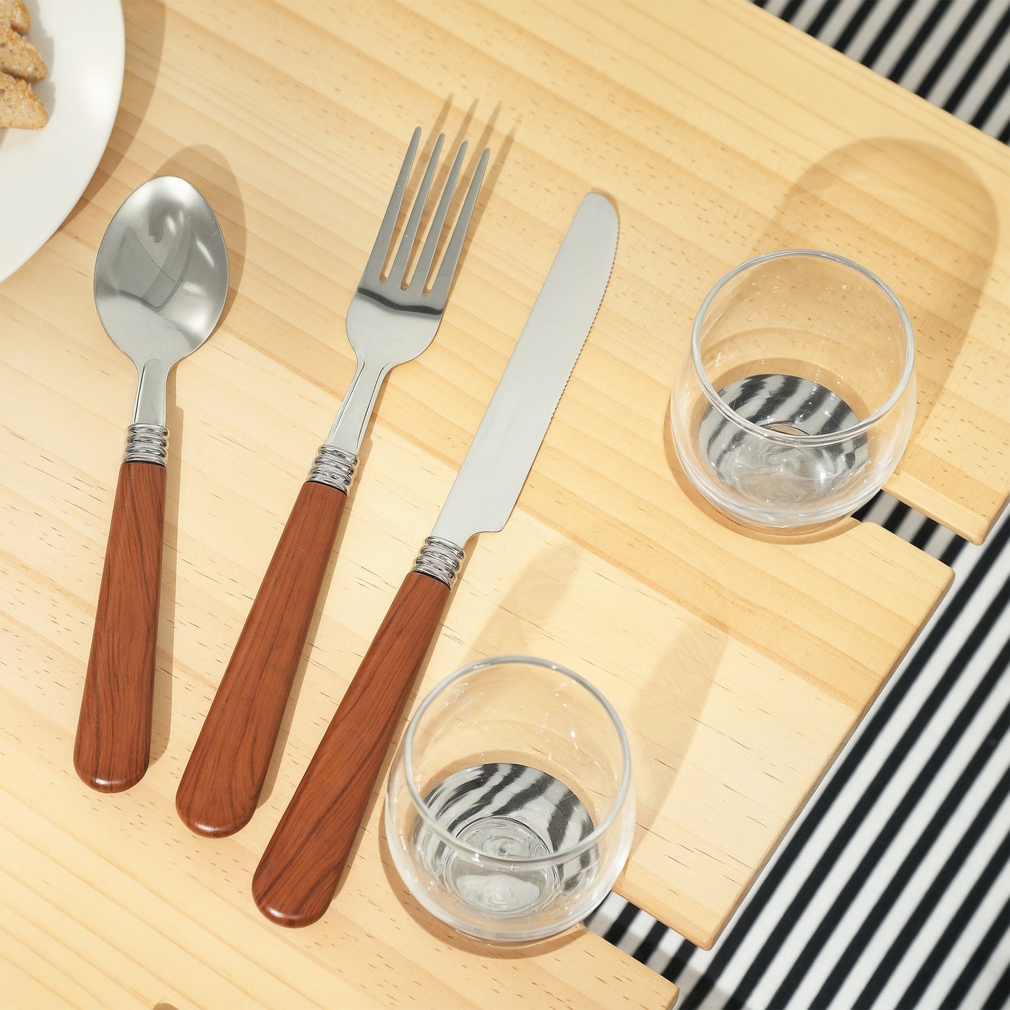 Vlechtwerk Picknickmand – Picknickmand Set – Picknicktas – Picknickkoffer – Picknickbak – Voor 4 Personen – Lichtgewicht Natuurlijke Materialen – Inclusief Picknickdeken & Flesopener