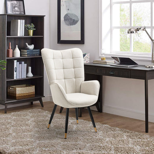 Fauteuil – Loungestoel – Relaxstoel – Nordic Chair – Leesstoel – Beige Stoffering – Zachte Gewatteerde Zitting & Armleuningen – Zwart-Gouden Metalen Poten – 71x66x106 cm