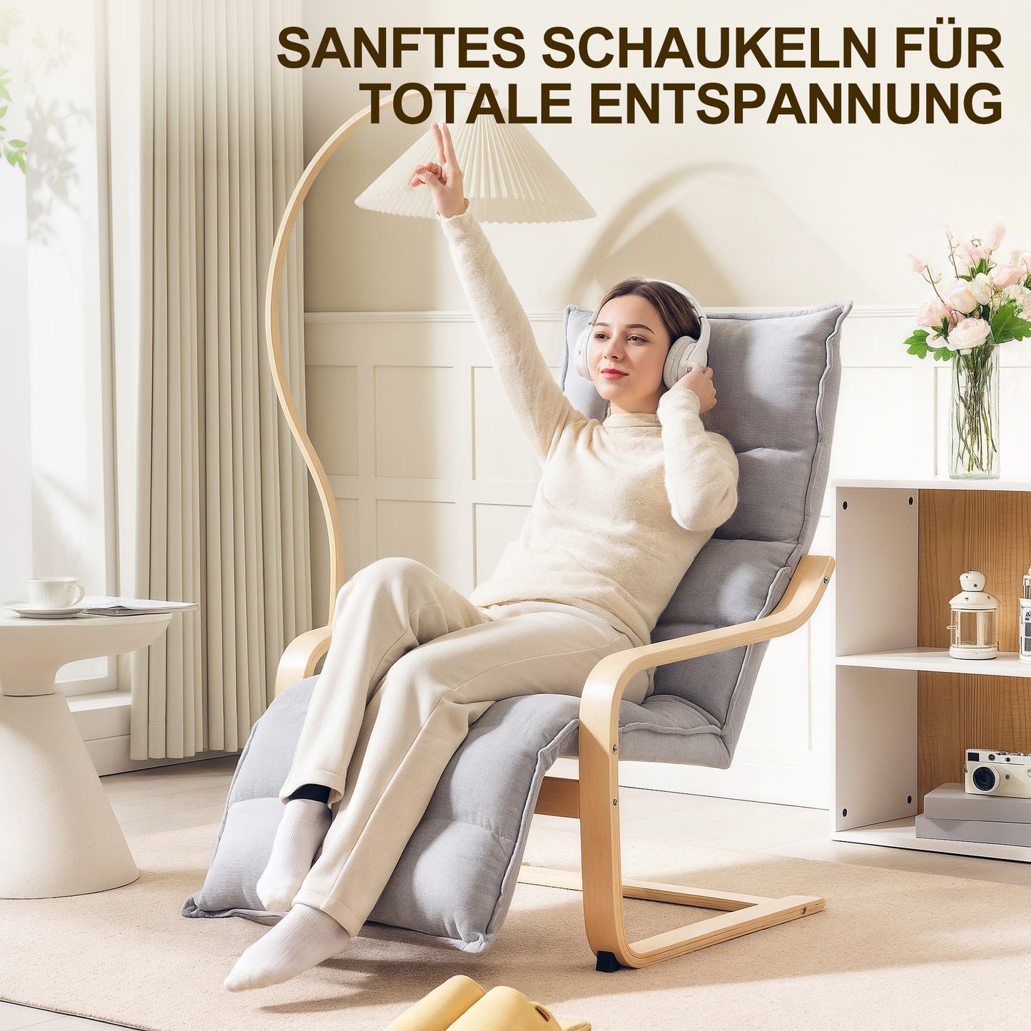 Loungestoel – Fauteuil – Relaxstoel – Kamerstoel – Armstoel – Lichtgrijs – Verstelbare Voetensteun – Berkenhout Frame