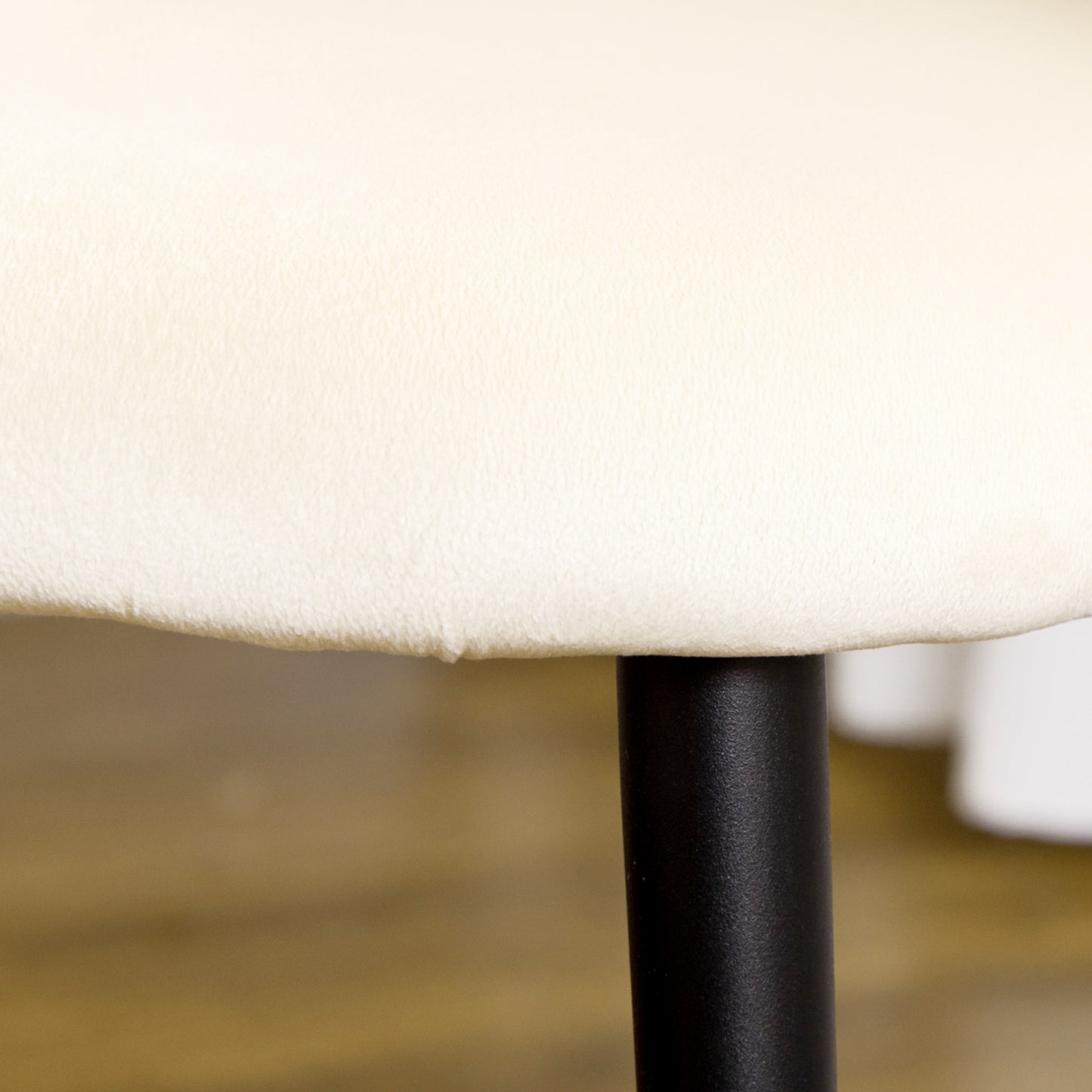 Eetkamerstoelen – Stoelen – Keukenstoelen – Fluwelen Stoelen – Scandinavische Stoelen – Set Van 2 – Crème Fluweel Bekleding – Zwart Metalen Onderstel