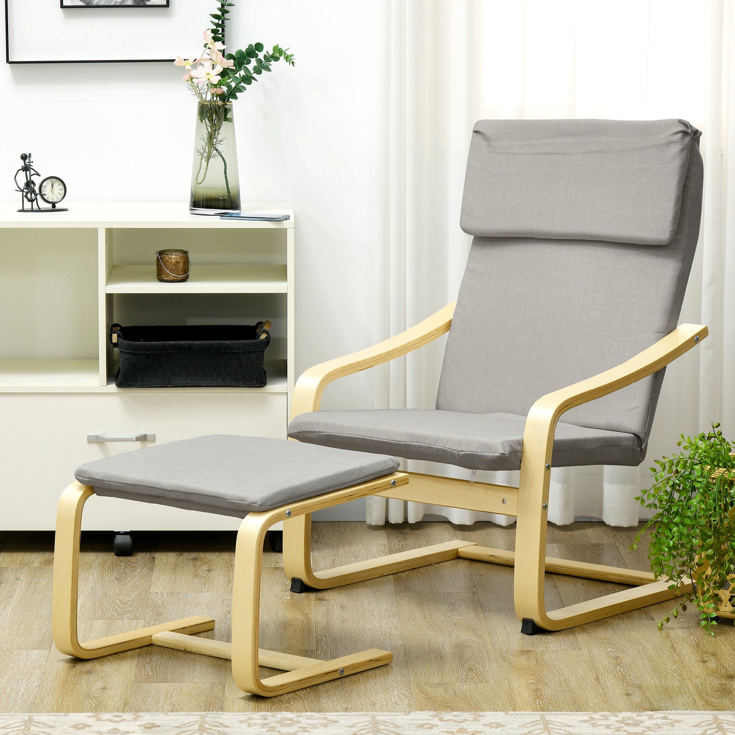 Loungestoel – Fauteuil – Relaxstoel – Zetel – Armstoel – Linnenlook Stof – Houten Frame – Incl. Voetenbankje – Max 120 Kg – Lichtgrijs/Natuur