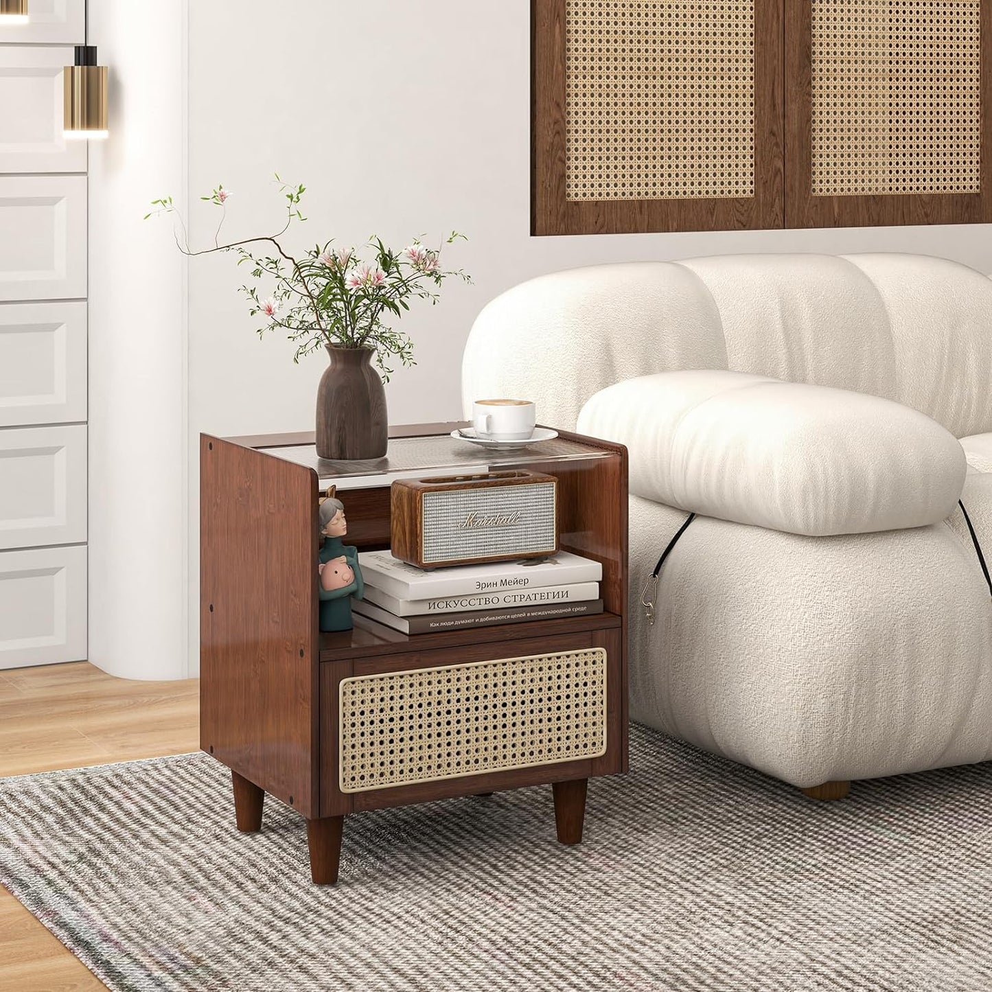 Bamboe Nachtkastje – Bedside Table – Nachtconsole – Slaapkamerkastje – Dressoir – Rieten Lade – Glasbladt – 43 x 35 x 50 cm – Verborgen Kabelopslag