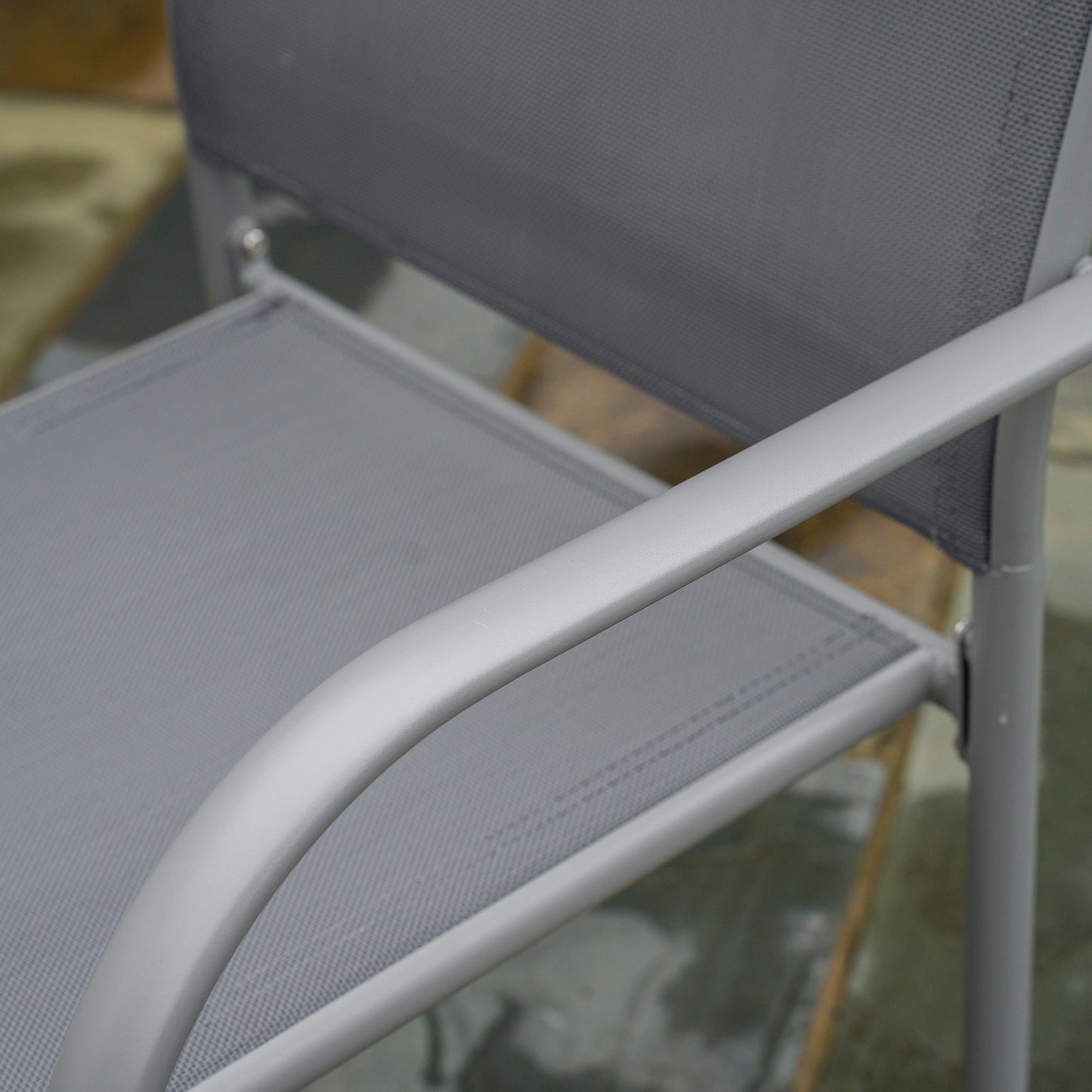 Tuinset – Tuinmeubel – Terrasset – Buitenmeubilair – 7-delig – Gepoedercoat Staal – Gehard Glas Blad – Stapelbare Stoelen – Grijs