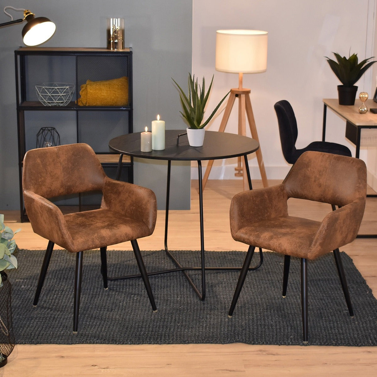Eetkamerstoel – Stoel Met Armleuning – Designstoel – Keukenstoel – Scandinavische Stoel – Comfortabel Gestoffeerd – Metaal Met Houten Poten – Bruin – 56x56x78 cm