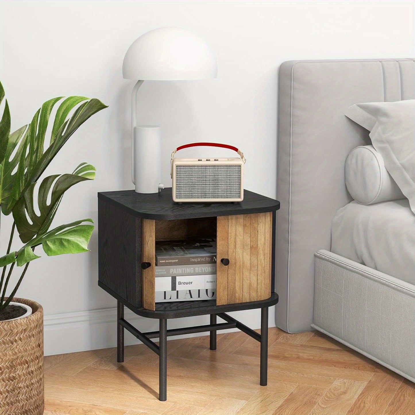 Nachtkastje – Bijzettafel – Ladekast – Nachtkastjes – Opbergkast – Zwart – Mid-Century Modern – Schuifdeuren – Compact Design – Hout en Metaal