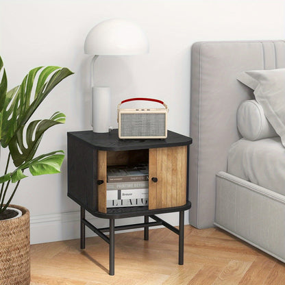 Nachtkastje – Bijzettafel – Ladekast – Nachtkastjes – Opbergkast – Zwart – Mid-Century Modern – Schuifdeuren – Compact Design – Hout en Metaal