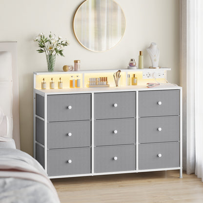 Ladekast – Ladenkast – Opbergkast – Dressoir – Commode – 9 Lades & LED-verlichting – Stabiel Staalframe 33,5x114x84 cm – Duifgrijs met Stopcontacten en USB-poorten